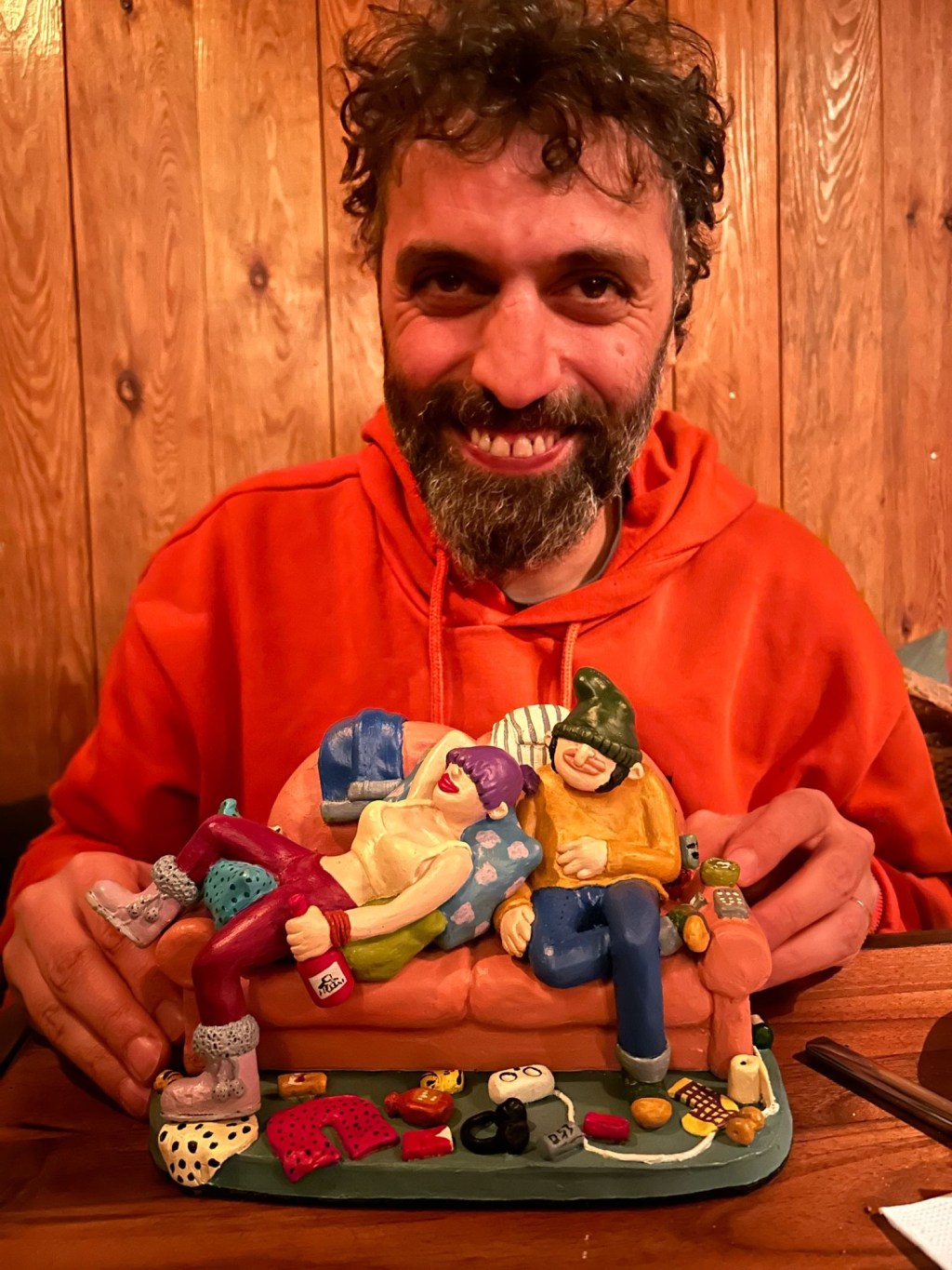 Röportaj |&nbsp;Yetkin Gülmen “Korumaya çalıştığım tek denge hicvederken kimsenin onurunu&nbsp;kırmamak.”